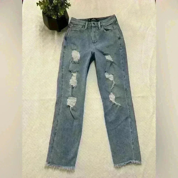 Hollister Curvy Ultra High Rise Mom Jean Size 3R - Picture 1 of 7